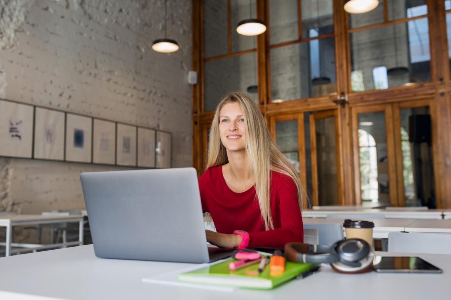 Успешные выпускники академии на церемонии завершения курса